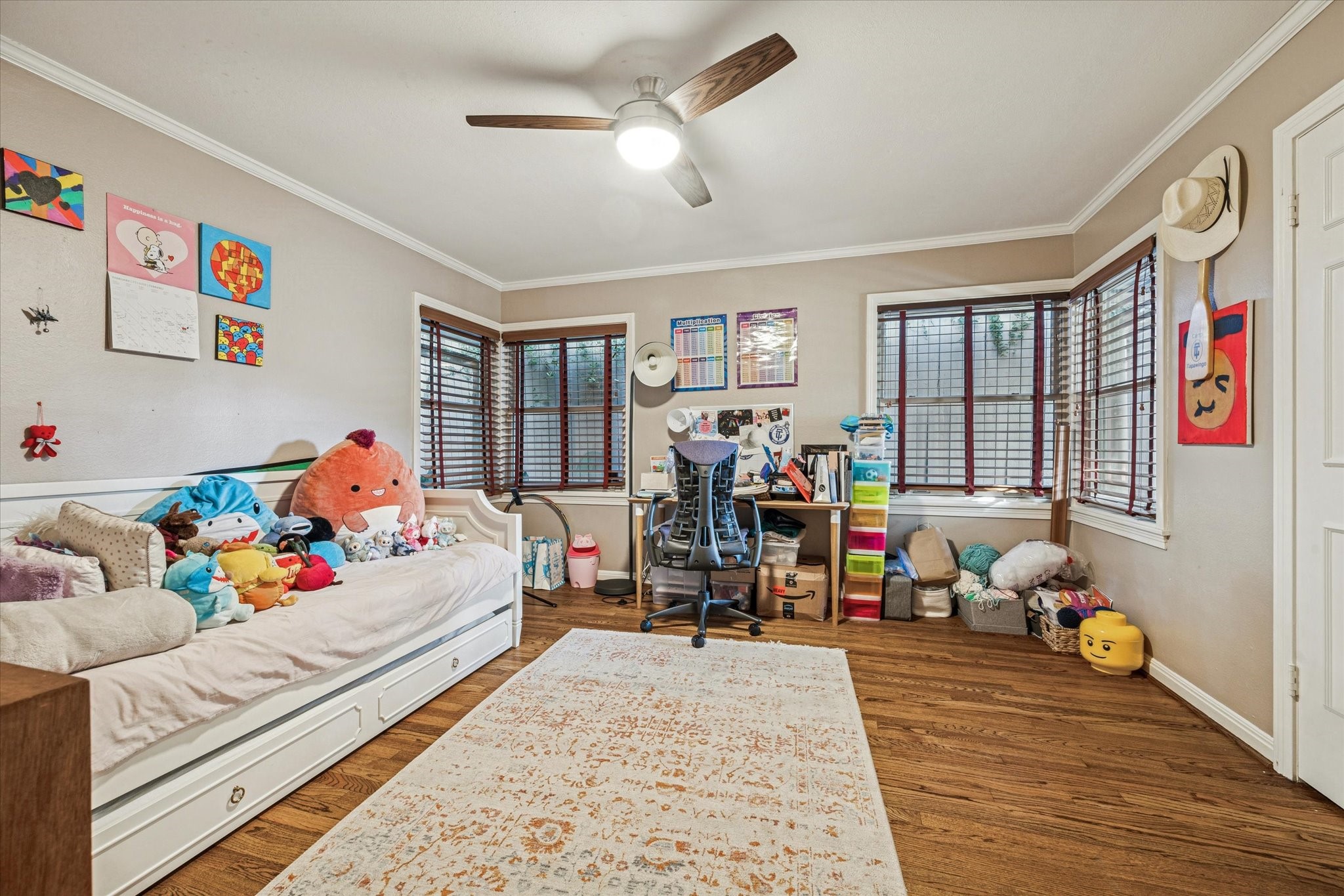 2401 Maconda Lane Houston, TX 77027 - Photo 13 of 20 One of two secondary bedrooms - this one (14 X 14) includes wood flooring, four windows with blinds, painted walls, crown/base molding, central fan with light fixture, closet and entry to shared bath with the other secondary bedroom.