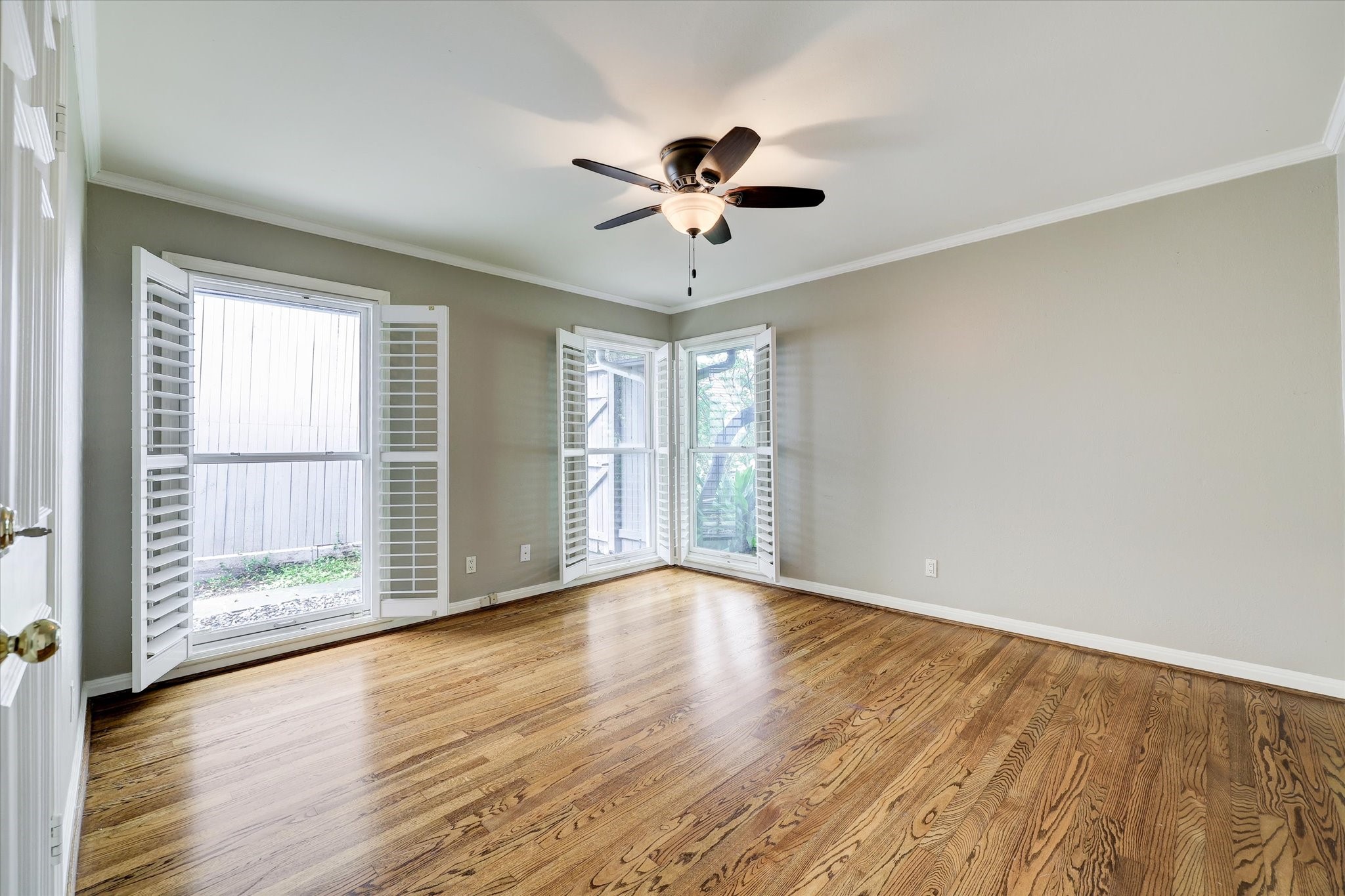 2401 Maconda Lane Houston, TX 77027 - Photo 14 of 20 GUEST BEDROOM #2 (14 X 13) shares a bath with Guest Bedroom #1 and includes wood flooring, painted walls, crown/base molding, ceiling fan with light fixture, closet with lock.