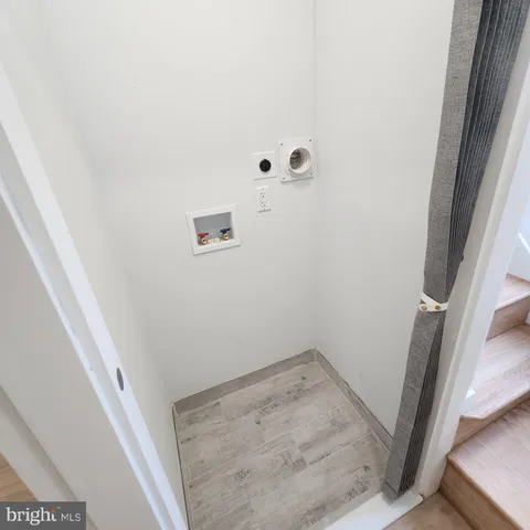 a view of utility room