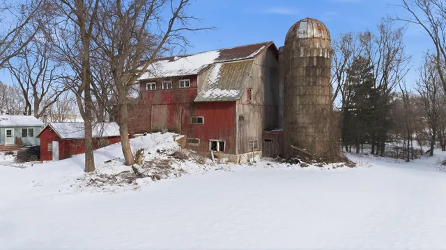 $389,900 | 5987 County Road East, Omro, WI 54963