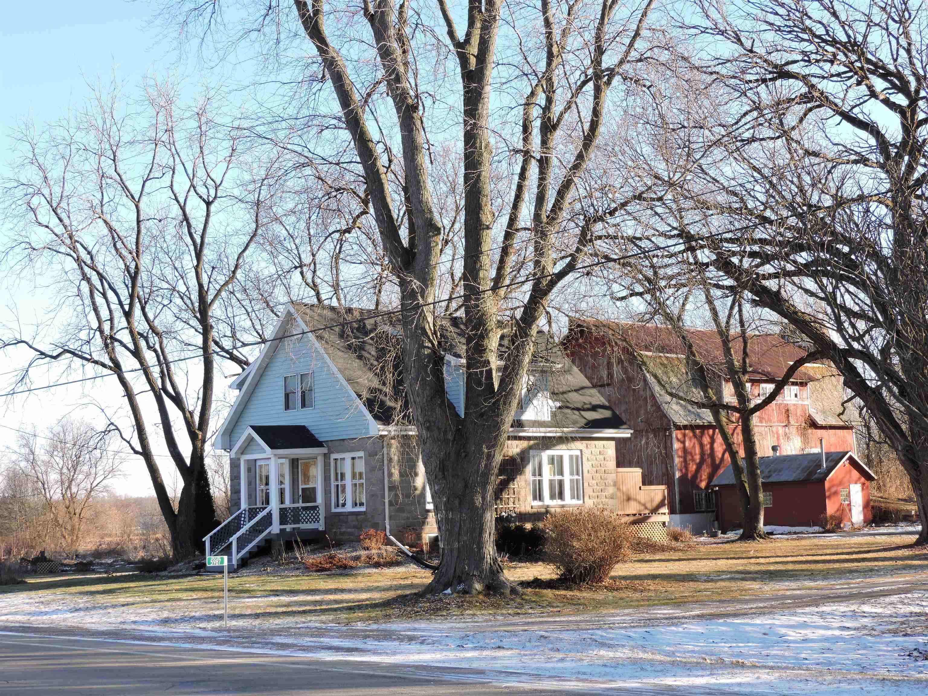 5987 County Road East Omro, WI 54963 - Photo 3 of 8