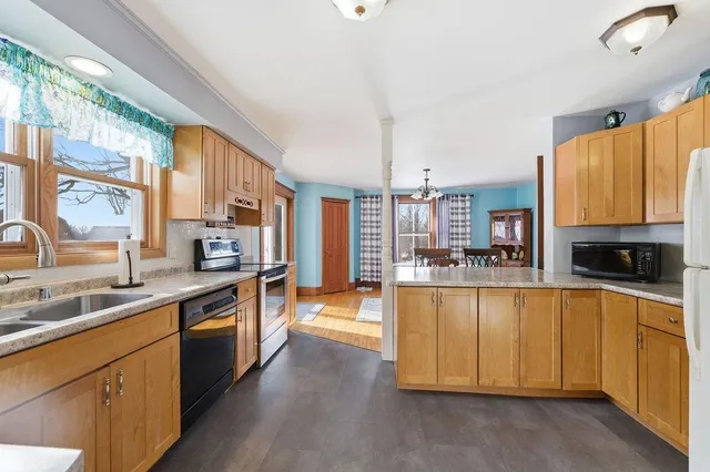 $389,900 | 5987 County Road East, Omro, WI 54963