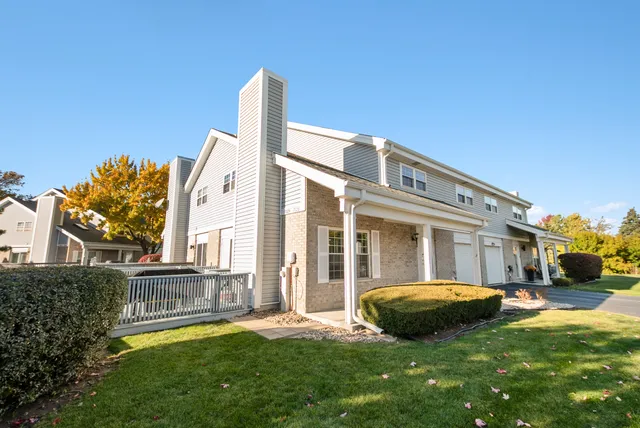 $274,900 | 7024 Olde Gatehouse Road, Tinley Park, IL 60477