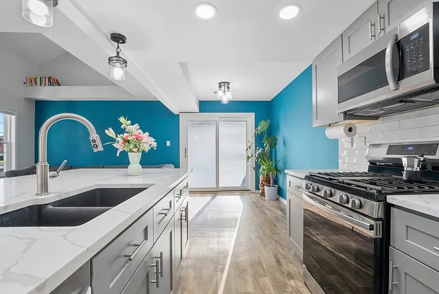 $274,900 | 7024 Olde Gatehouse Road, Tinley Park, IL 60477