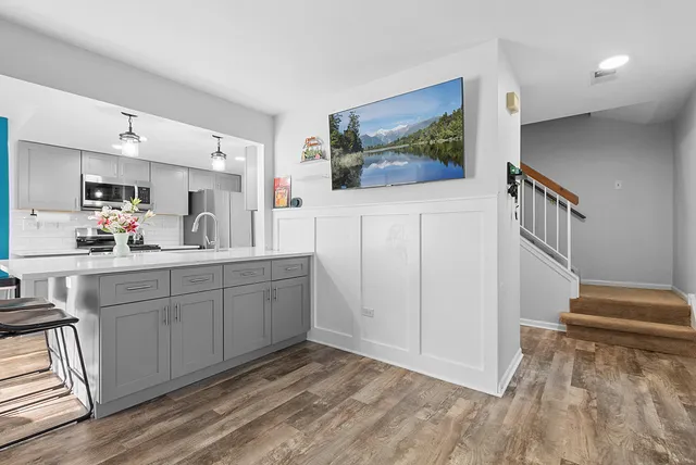 $274,900 | 7024 Olde Gatehouse Road, Tinley Park, IL 60477