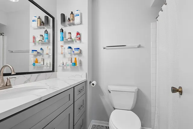 $274,900 | 7024 Olde Gatehouse Road, Tinley Park, IL 60477