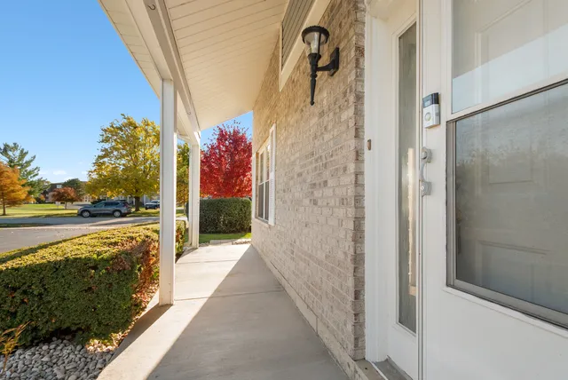 $274,900 | 7024 Olde Gatehouse Road, Tinley Park, IL 60477