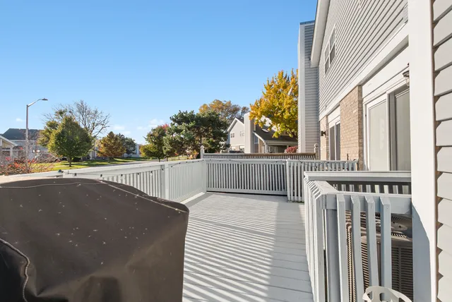 $274,900 | 7024 Olde Gatehouse Road, Tinley Park, IL 60477