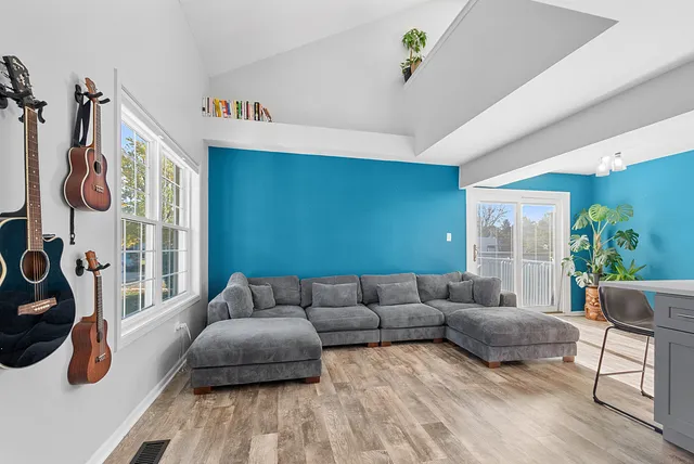 $274,900 | 7024 Olde Gatehouse Road, Tinley Park, IL 60477