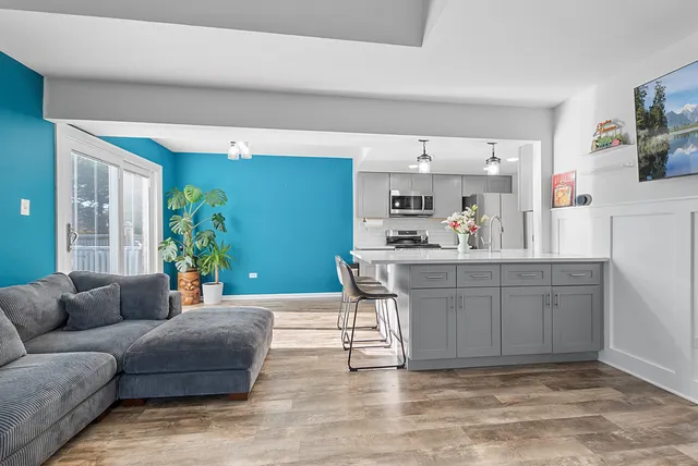 $274,900 | 7024 Olde Gatehouse Road, Tinley Park, IL 60477