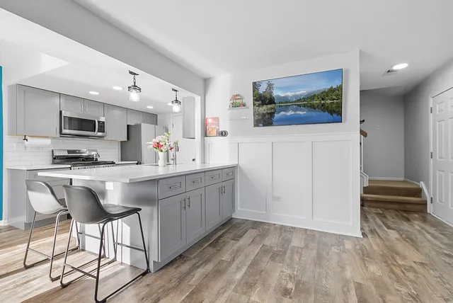 $274,900 | 7024 Olde Gatehouse Road, Tinley Park, IL 60477