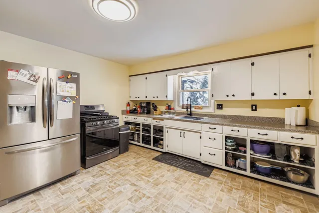 $324,900 | 3977 Clover Avenue, Vadnais Heights, MN 55127