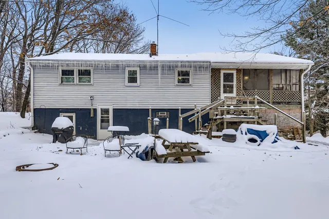 $324,900 | 3977 Clover Avenue, Vadnais Heights, MN 55127