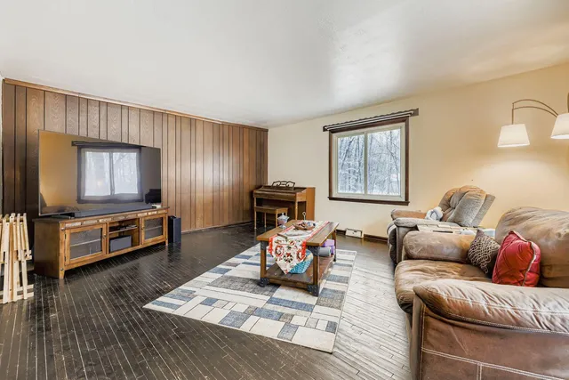 $324,900 | 3977 Clover Avenue, Vadnais Heights, MN 55127