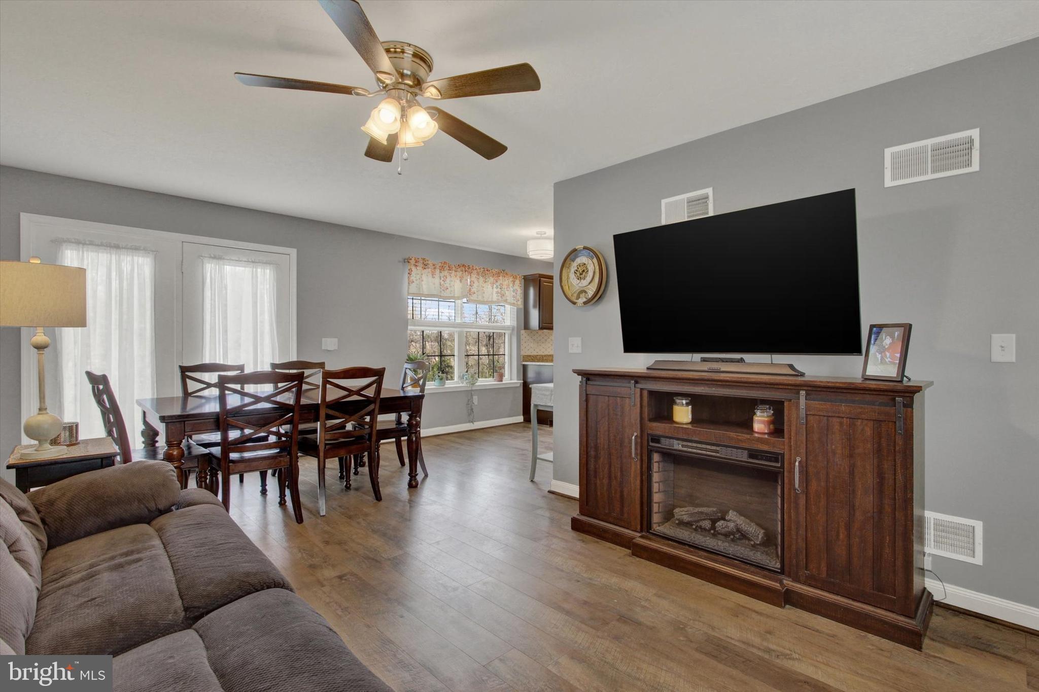 88 Clover Run Abbottstown, PA 17301 - Photo 2 of 15 a living room with furniture and a flat screen tv