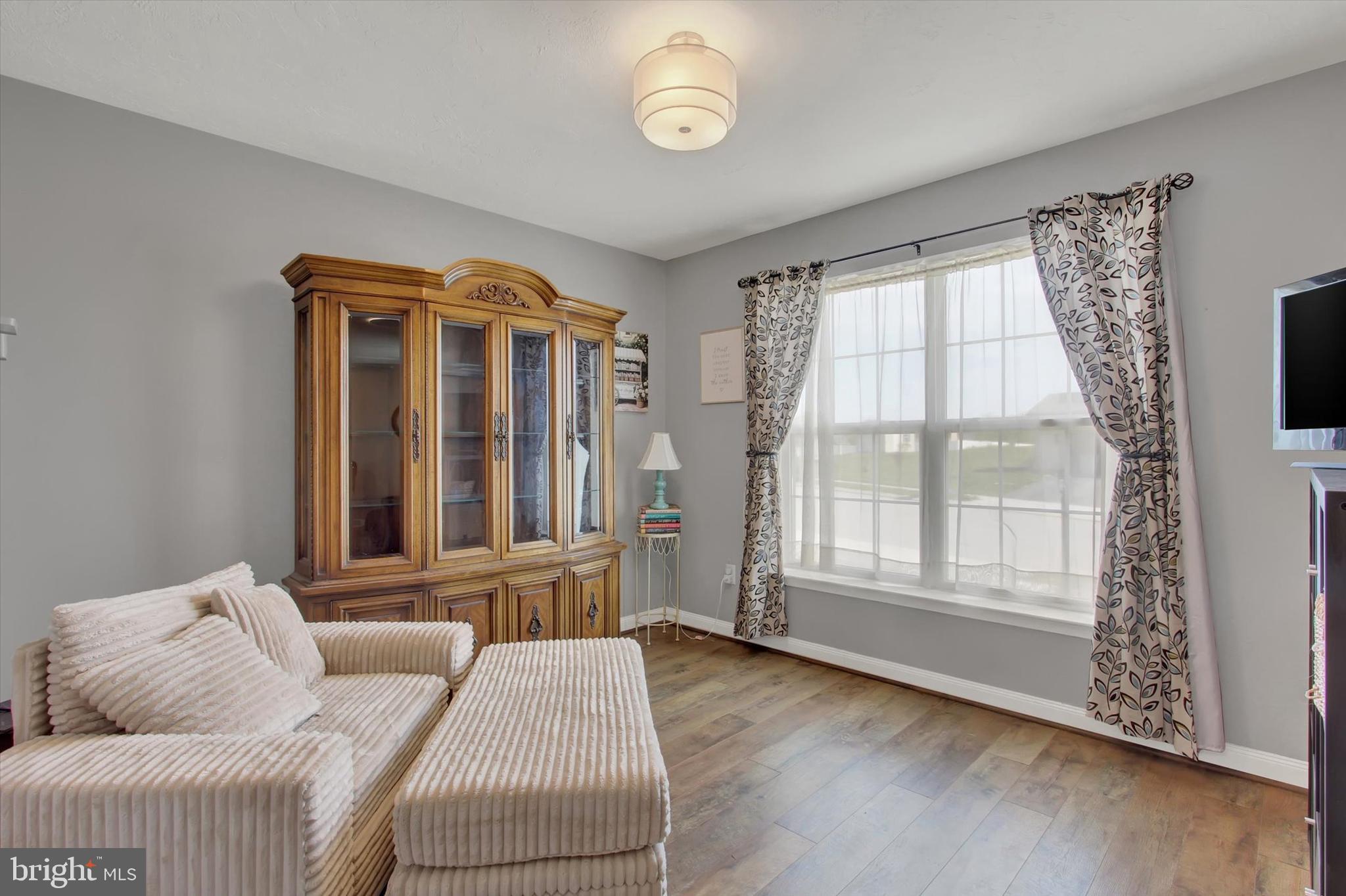 88 Clover Run Abbottstown, PA 17301 - Photo 6 of 15 a living room with furniture and a window