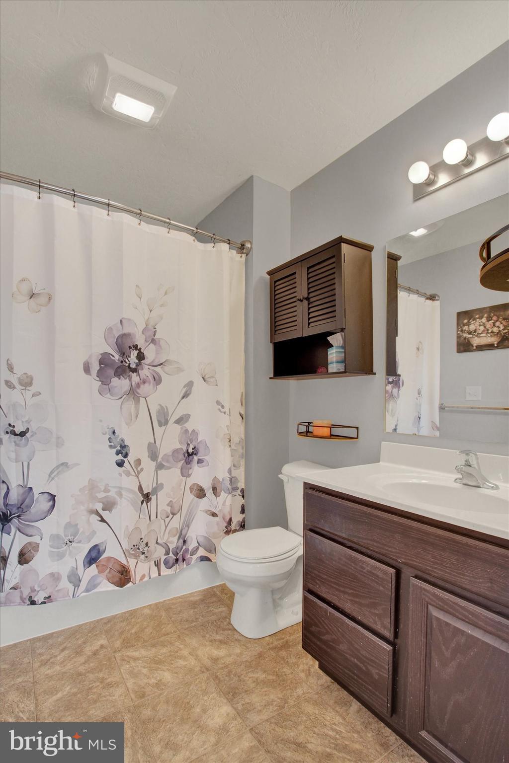 88 Clover Run Abbottstown, PA 17301 - Photo 9 of 15 a bathroom with a sink toilet and shower