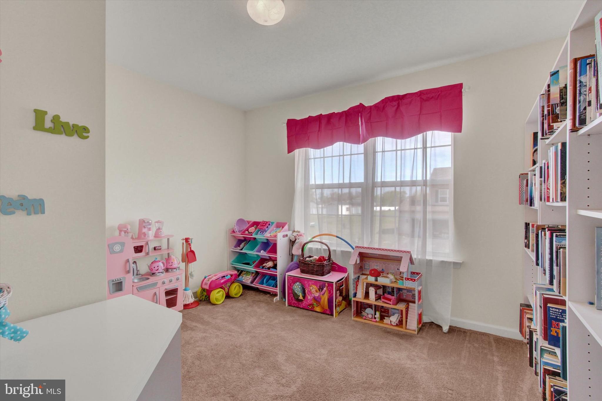 88 Clover Run Abbottstown, PA 17301 - Photo 10 of 15 a view of a room with toys