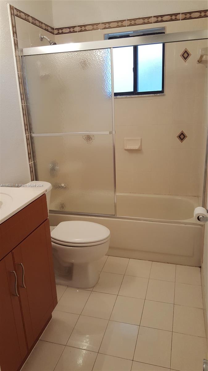 8625 Northwest 8th Street, Unit 401 Miami, FL 33126 - Photo 12 of 20
