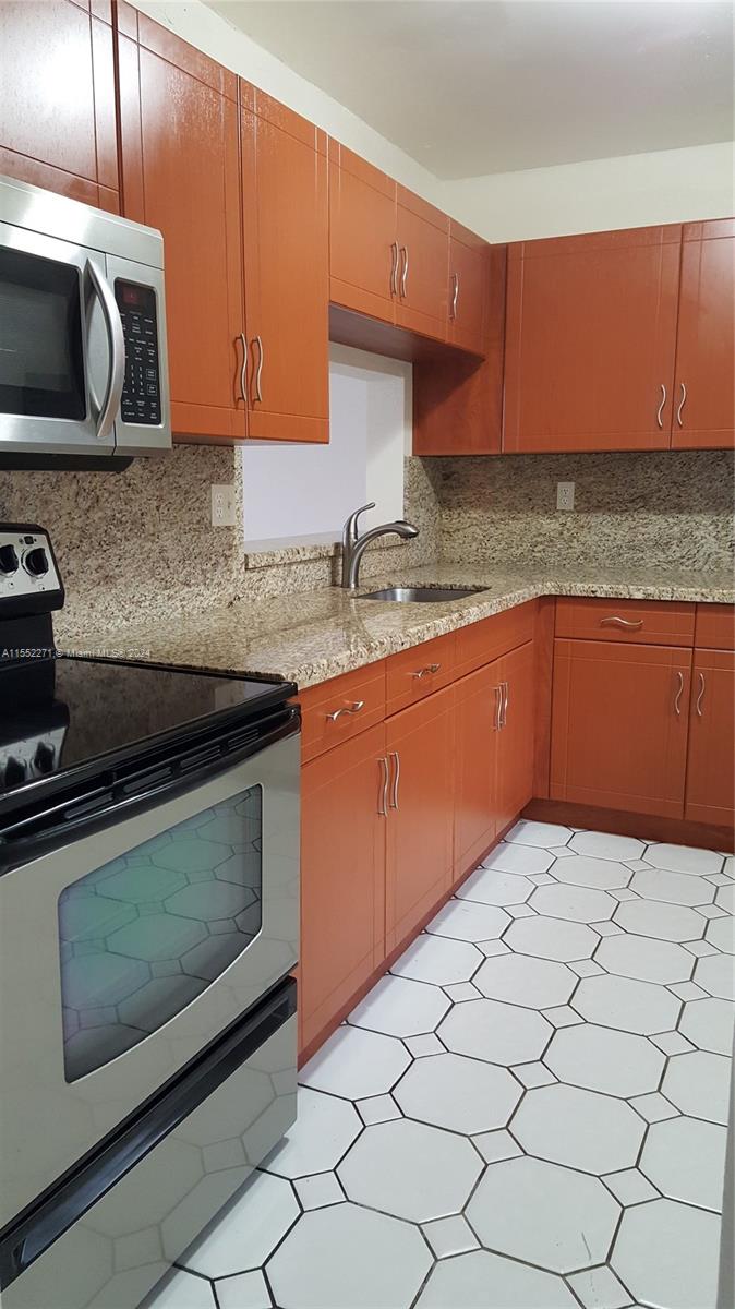 8625 Northwest 8th Street, Unit 401 Miami, FL 33126 - Photo 4 of 20