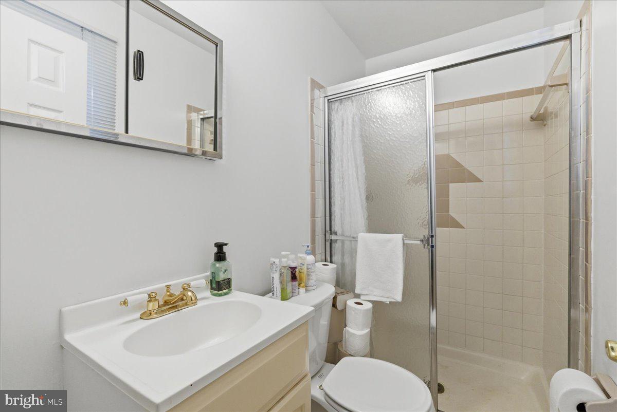 7118 Allentown Road Fort Washington, MD 20744 - Photo 11 of 29 En-suite bathroom in the primary bedroom