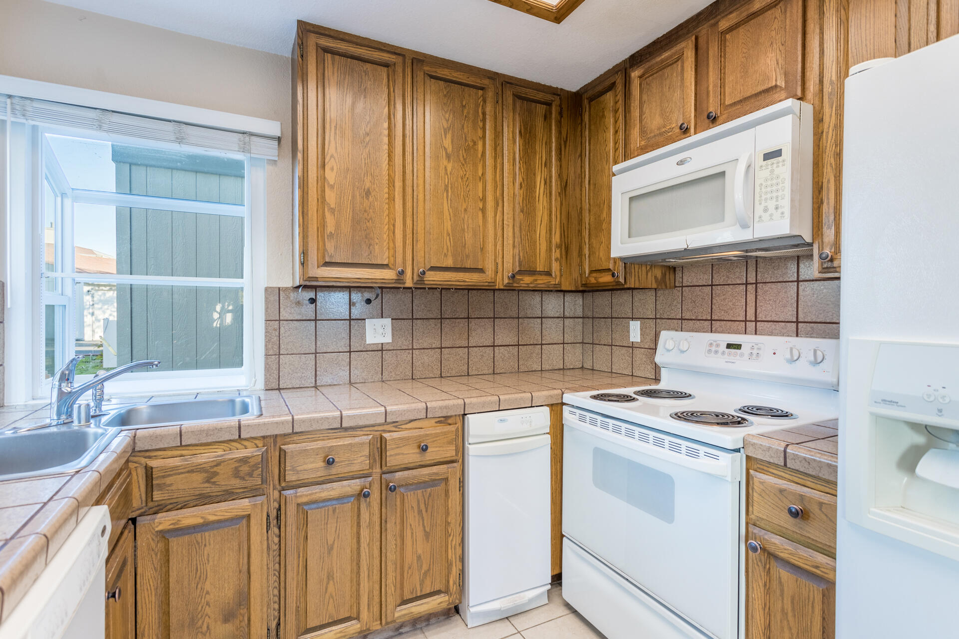 466 Ridgecrest Trail, Unit 136 Redding, CA 96003 - Photo 6 of 16 a kitchen with granite countertop a sink stove and cabinets