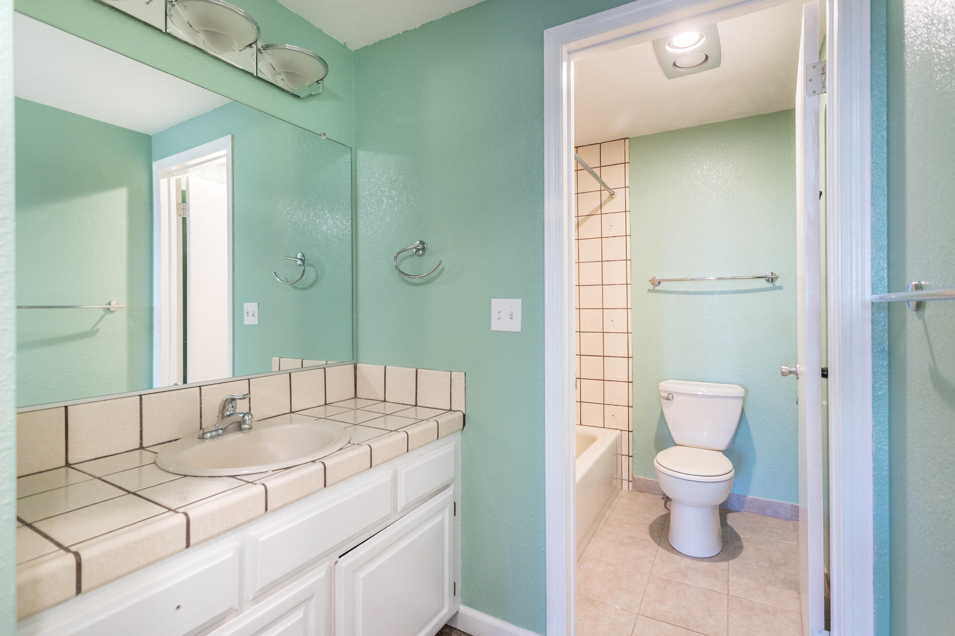 466 Ridgecrest Trail, Unit 136 Redding, CA 96003 - Photo 9 of 16 a bath room with a toilet sink and a shower