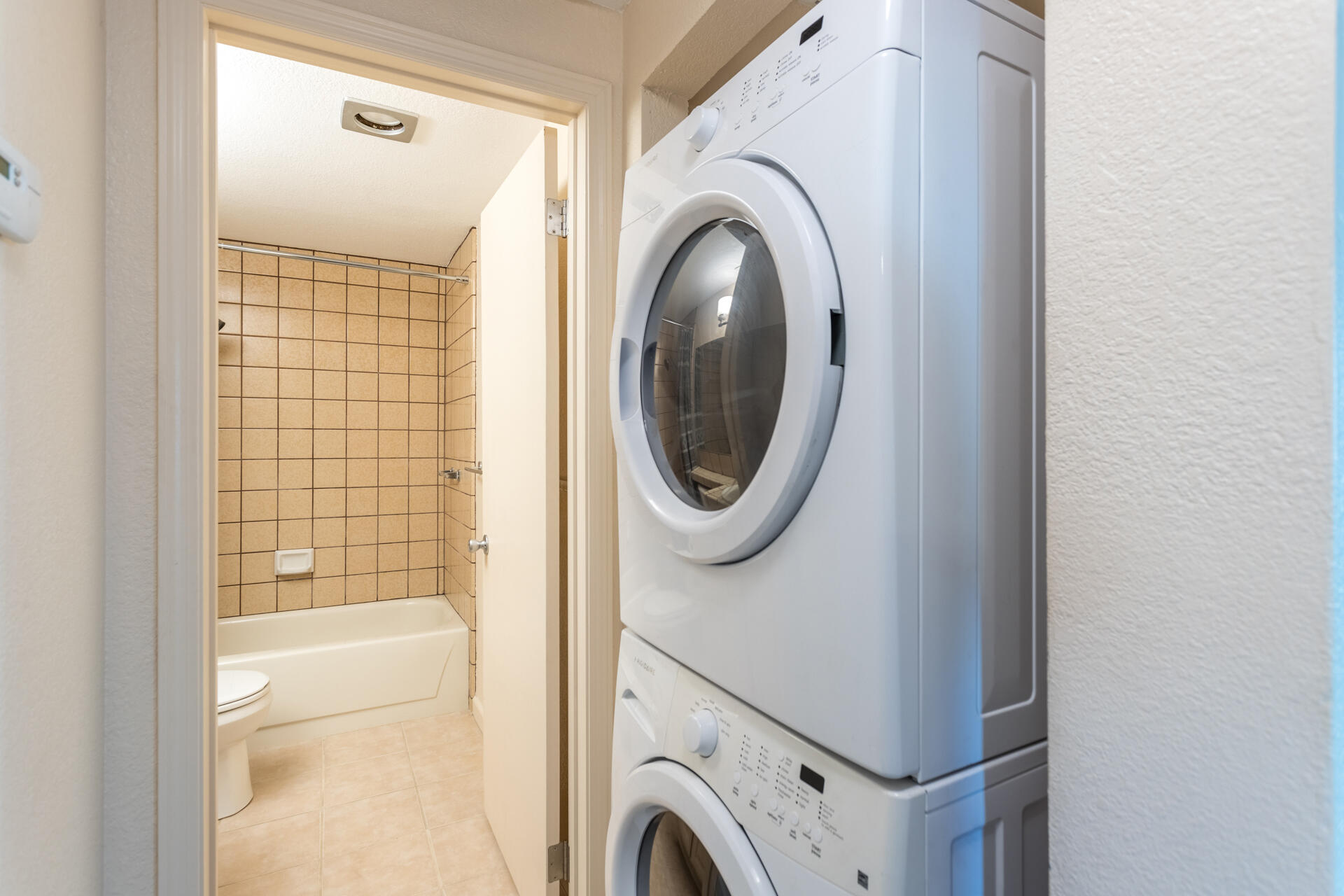 466 Ridgecrest Trail, Unit 136 Redding, CA 96003 - Photo 10 of 16 a view of livingroom with washer and dryer