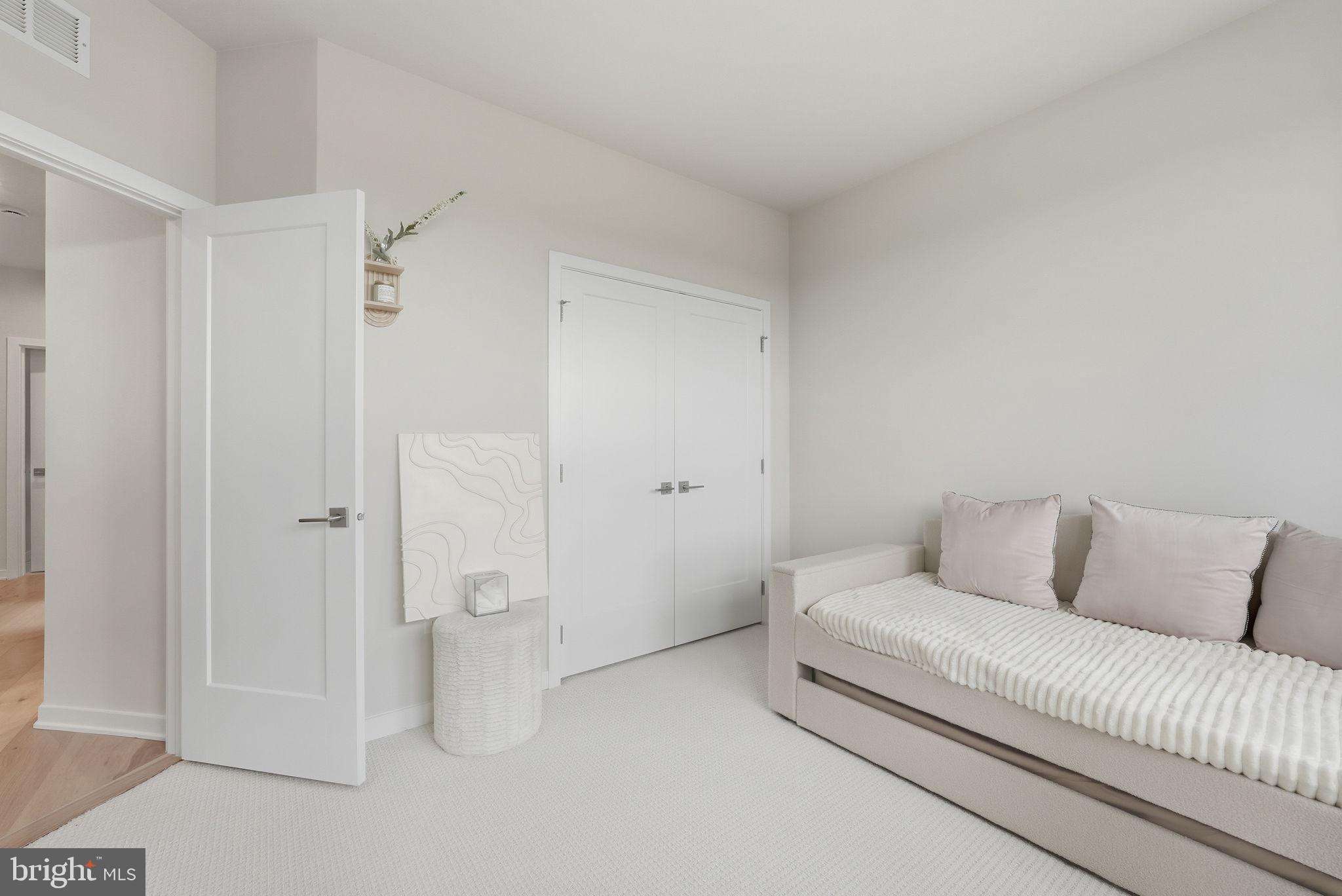 43489 Old Ryan Road Ashburn, VA 20148 - Photo 18 of 30 a living room with furniture