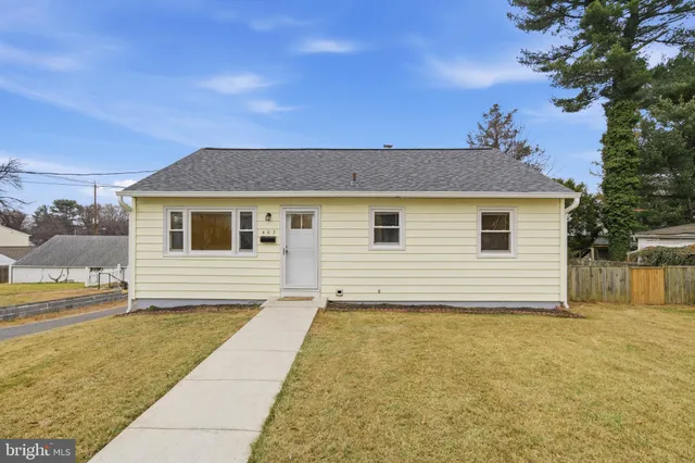 a house view with a outdoor space
