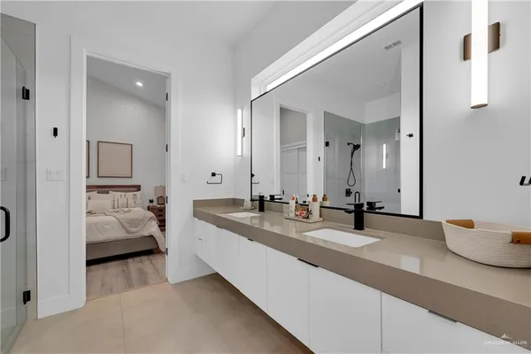a en suite bathroom with double sink and mirror