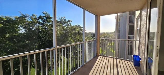 $1,800 | 250 Jacaranda Drive, Unit 604, Plantation, FL 33324