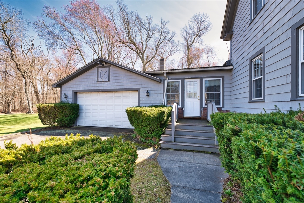 504 Russells Mills Road Dartmouth, MA 02748 - Photo 3 of 27