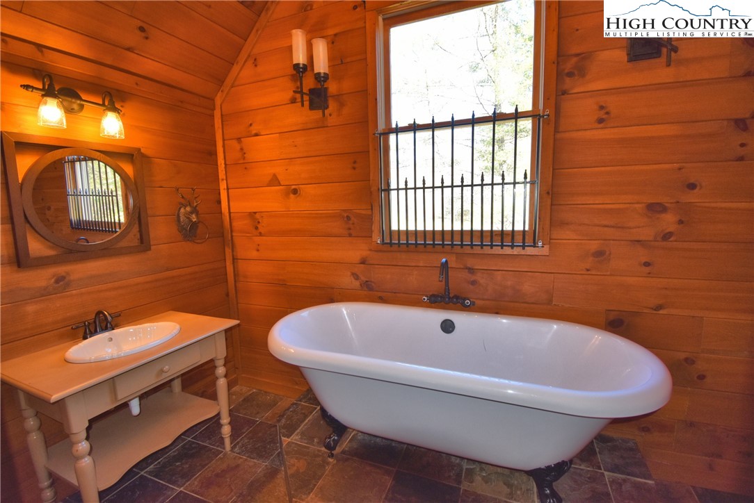764 Konnarock Road Damascus, VA 24236 - Photo 16 of 24 Gallery Image 16