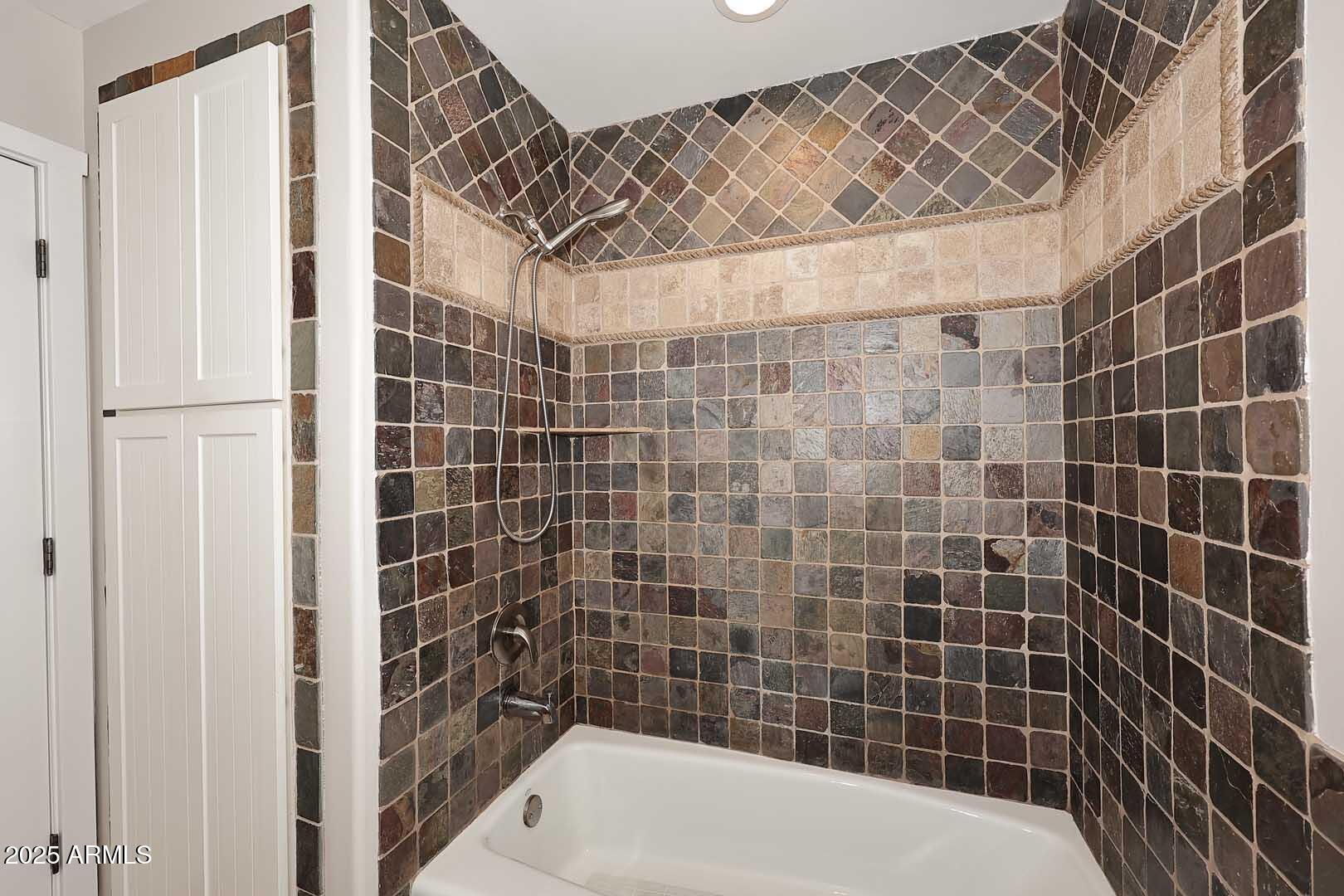 5449 East Thunderbird Road Scottsdale, AZ 85254 - Photo 30 of 75 2nd Hall Bath-tub
