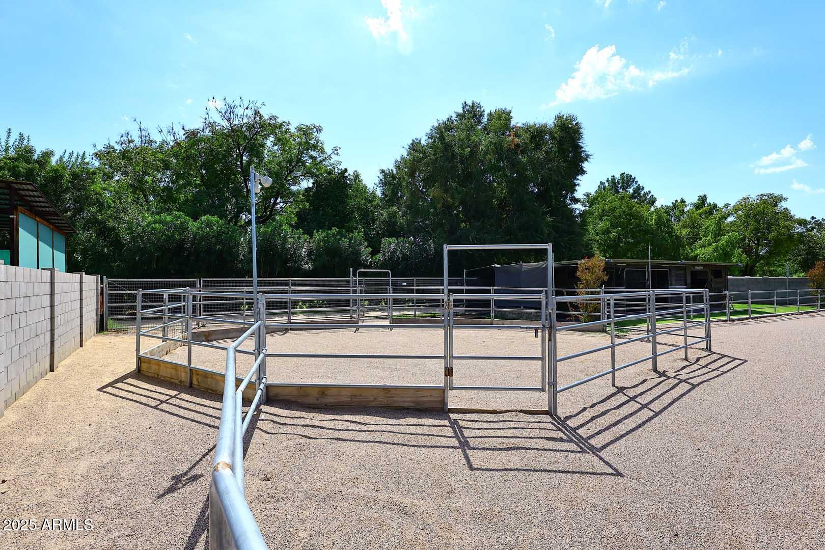 5449 East Thunderbird Road Scottsdale, AZ 85254 - Photo 4 of 75 Round Pen