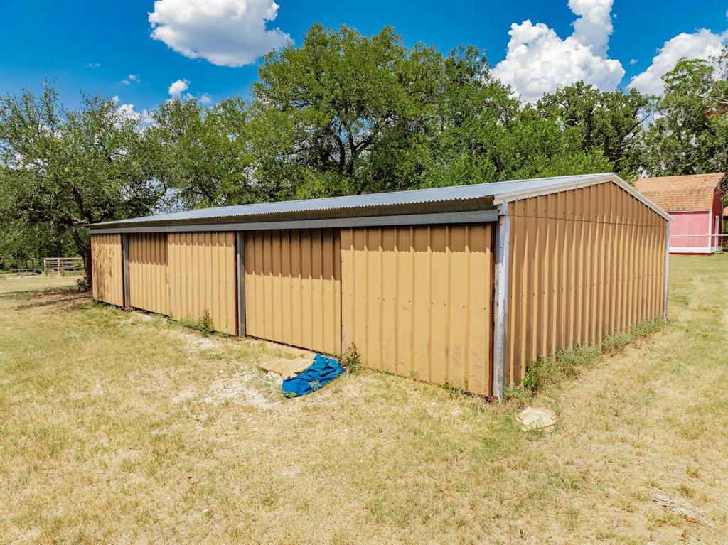 809 Cobb Street Bridgeport, TX 76426 - Photo 38 of 39 a backyard of a house