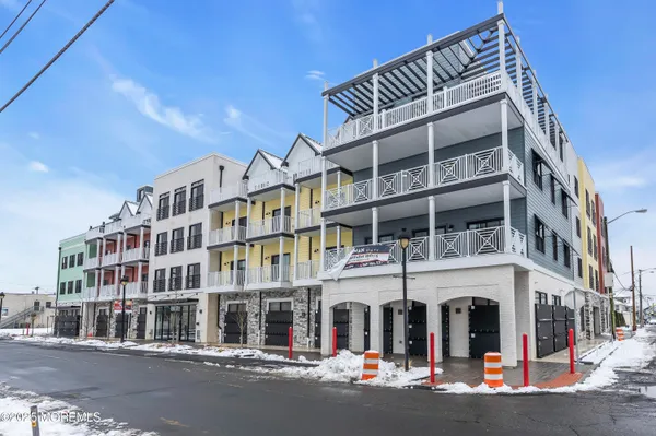 $3,100 | 19 Carr Avenue, Unit 319, Keansburg, NJ 07734