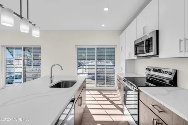 $3,100 | 19 Carr Avenue, Unit 319, Keansburg, NJ 07734