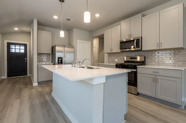 $2,050 | 18615 Century Pne Lane, Montgomery, TX 77316