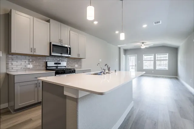 $2,050 | 18615 Century Pne Lane, Montgomery, TX 77316