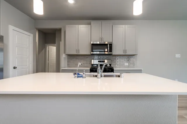 $2,050 | 18615 Century Pne Lane, Montgomery, TX 77316