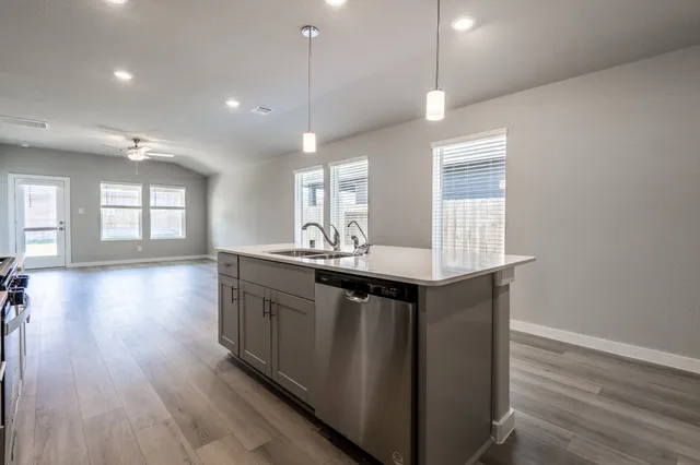 $2,050 | 18615 Century Pne Lane, Montgomery, TX 77316