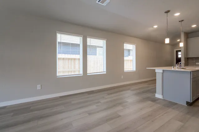 $2,050 | 18615 Century Pne Lane, Montgomery, TX 77316