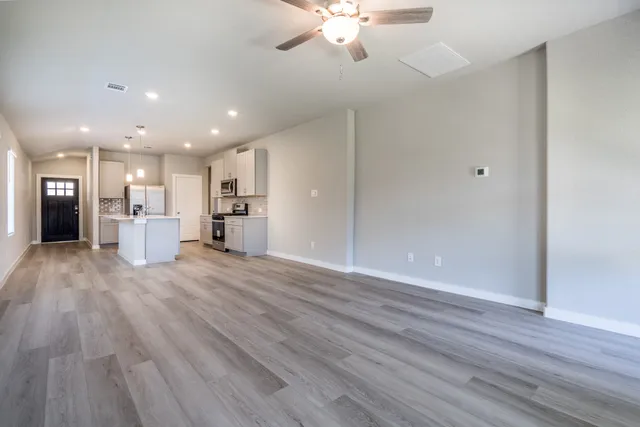 $2,050 | 18615 Century Pne Lane, Montgomery, TX 77316