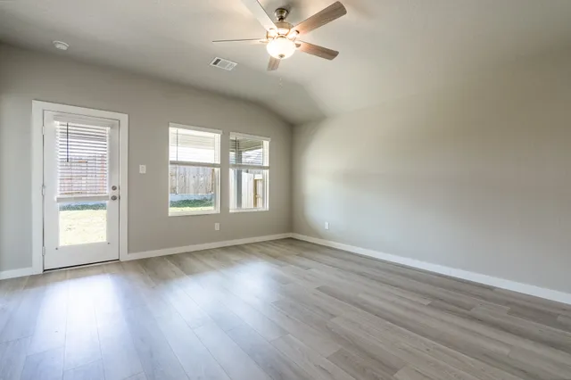 $2,050 | 18615 Century Pne Lane, Montgomery, TX 77316