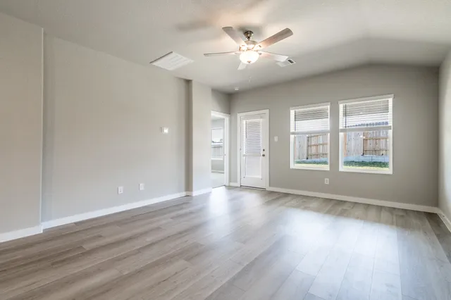 $2,050 | 18615 Century Pne Lane, Montgomery, TX 77316