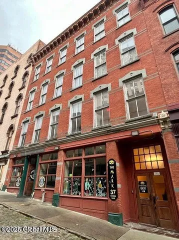 $1,800 | 37 Maiden Lane, Unit 3A, Albany, NY 12207