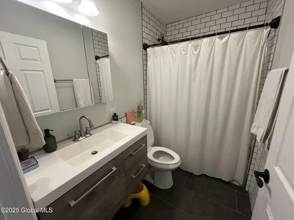 $1,800 | 37 Maiden Lane, Unit 3A, Albany, NY 12207