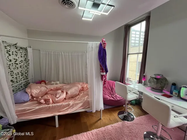 $1,800 | 37 Maiden Lane, Unit 3A, Albany, NY 12207